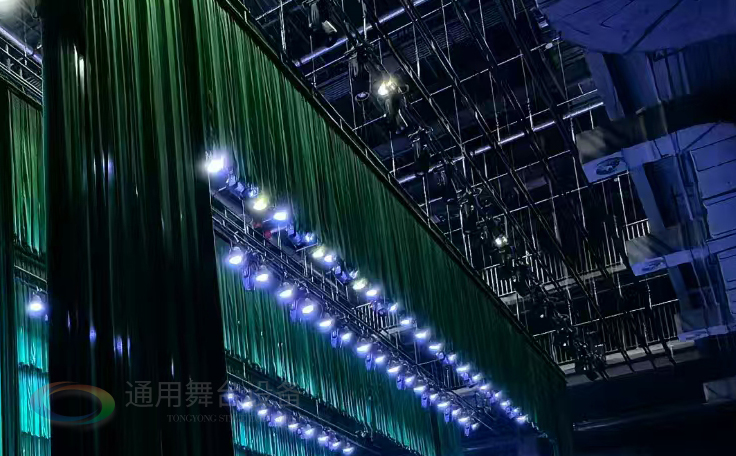 通用舞臺設備興化將軍路小學報告廳舞臺吊桿、舞臺阻燃幕布項目